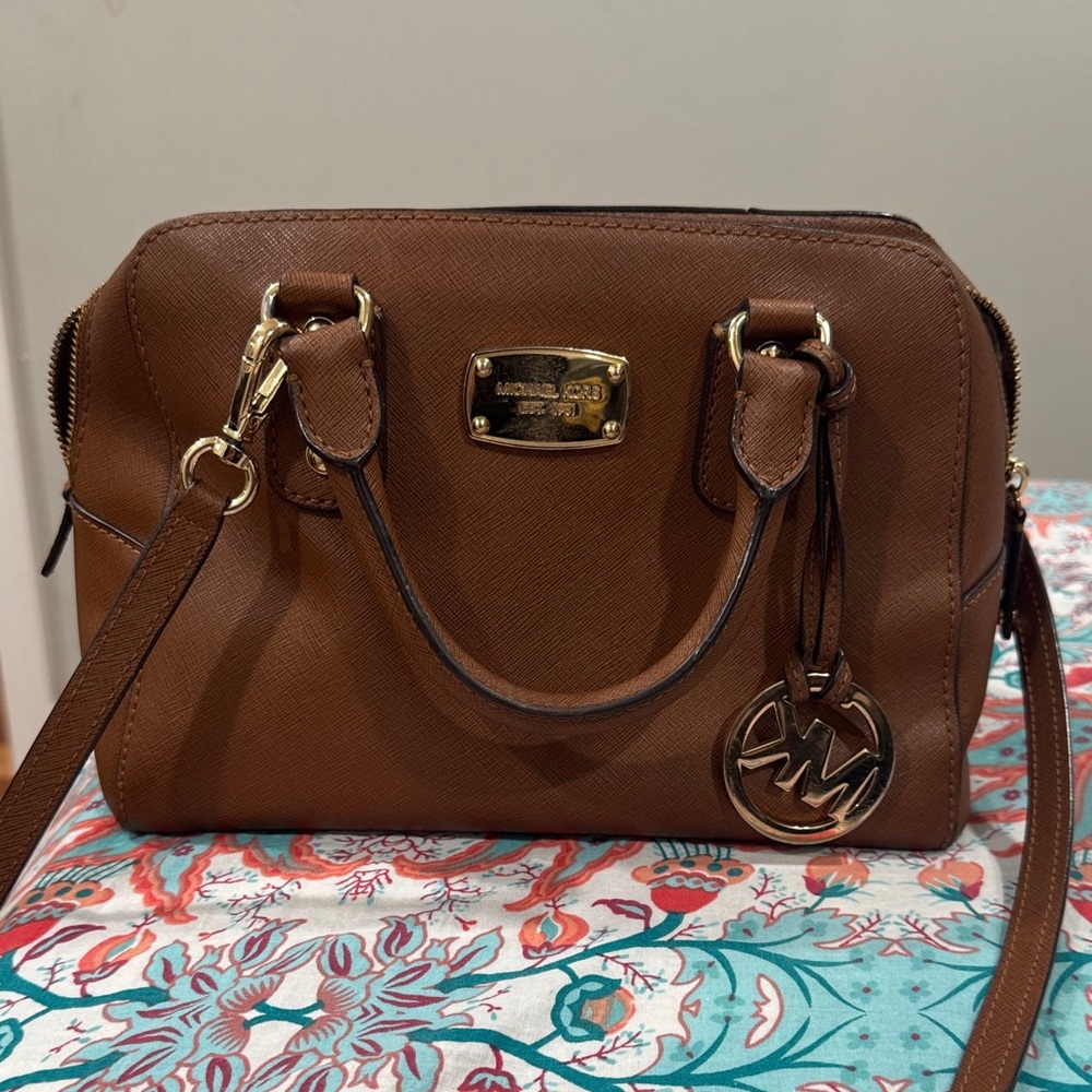 🌹MICHEAL KORS ORIGINAL MEDIUM SIZED CROSSBODY HANDBAG🌹
